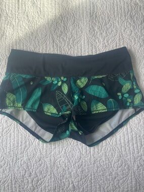 Oiselle Mac Roga Running Shorts Special Edition Green Leaf Print